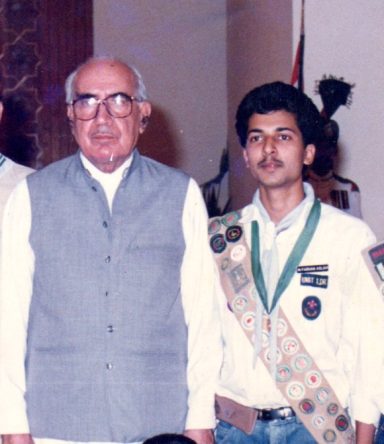 Student Farhan Aslam with President Ghulam Ishaq Khan at President House Islamabad.